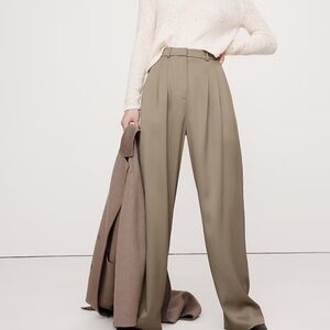 Banana Republic NWOT The SoHo Wide Leg Pant in Italian Satin Size 6